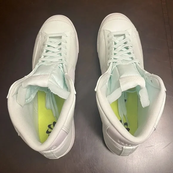 New Nike Blazer Mid 77 Barely Green Sneaker Shoes Size 10.5 - Picture 11 of 12